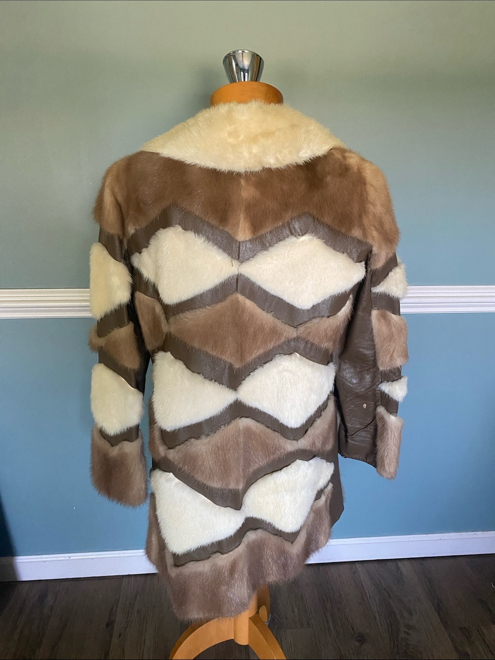 VINTAGE 1960S OLEG CASSINE PATCHWORK FUR LEATHER JACKET with tie waist. Size M - Picture 4 of 12